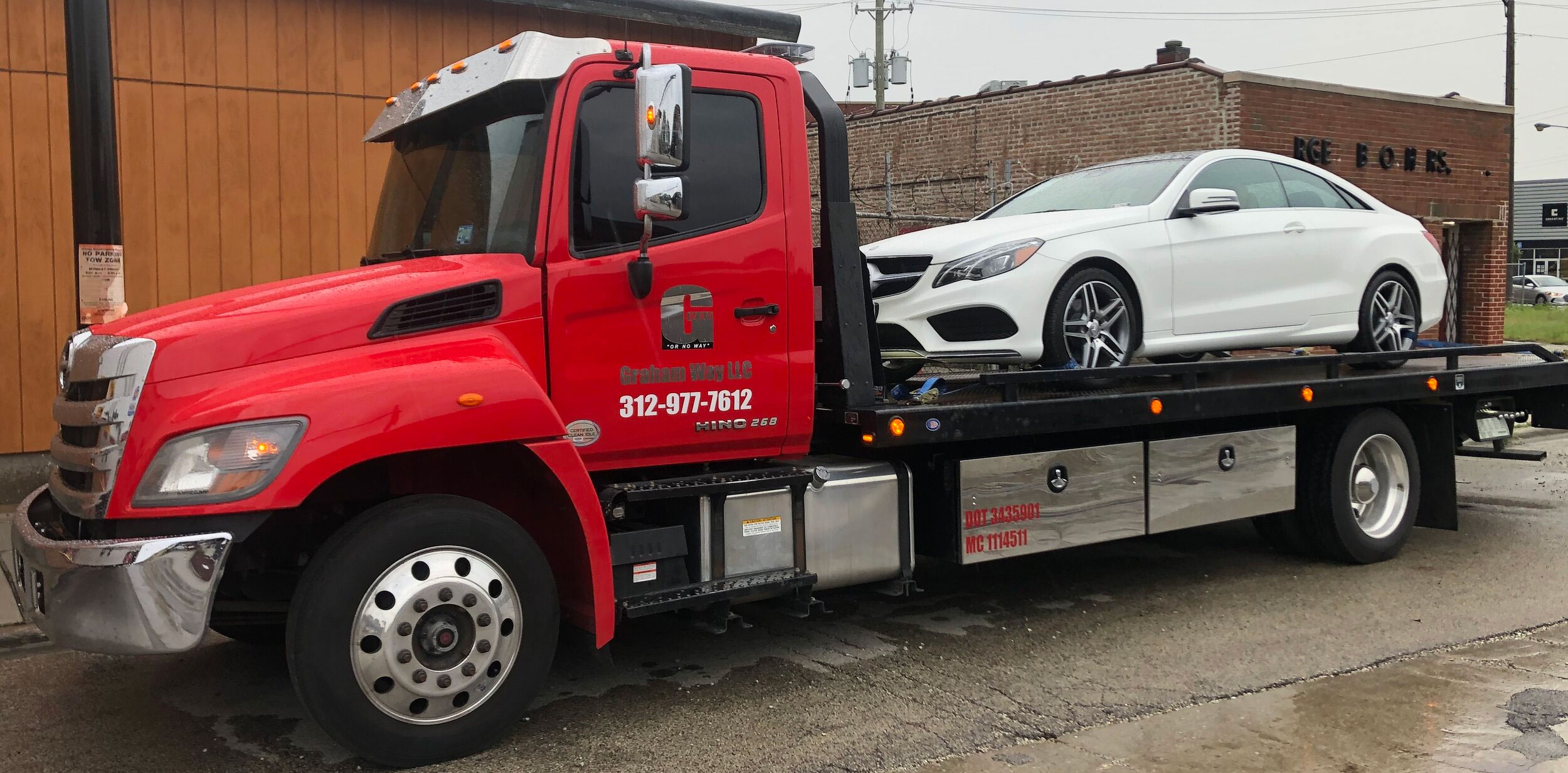 Grahamway Towing and transport service in Chicago.